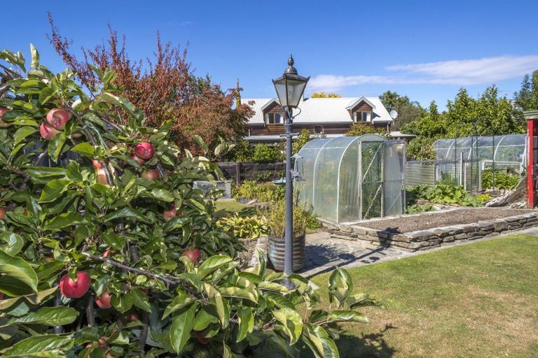 Photo of property in 17 Inverness Crescent, Arrowtown, 9302