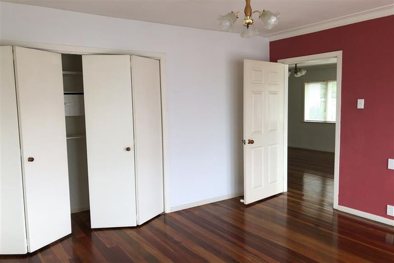 Photo of property in 1/13 Fairlea Road, Te Atatu South, Auckland, 0610