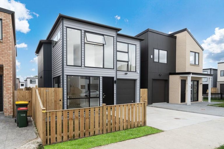 Photo of property in 17 Coast Garden Drive, Hobsonville, Auckland, 0616