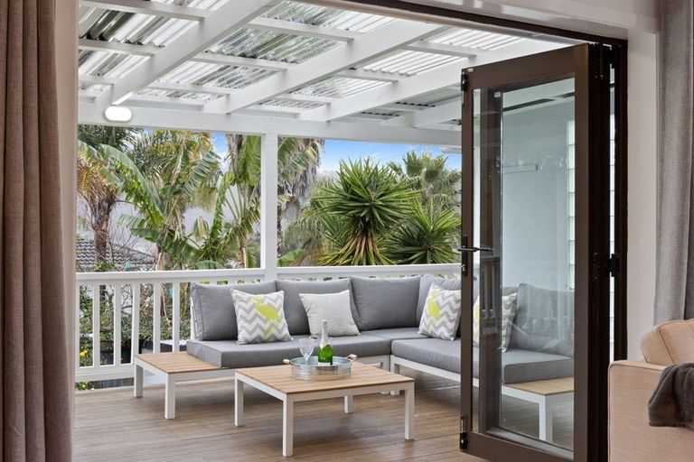 Photo of property in 68 Paragon Avenue, Beach Haven, Auckland, 0626