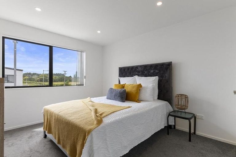 Photo of property in 2 Tumu Road, Papakura, 2110