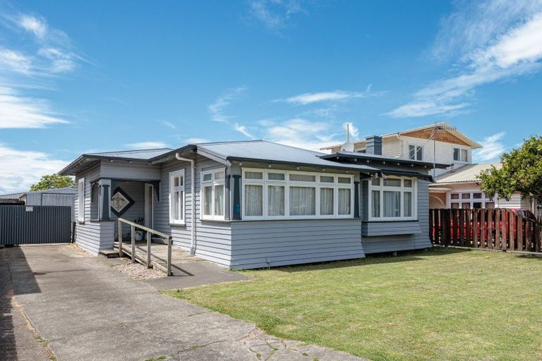 Photo of property in 3 Andrew Street, Marewa, Napier, 4110