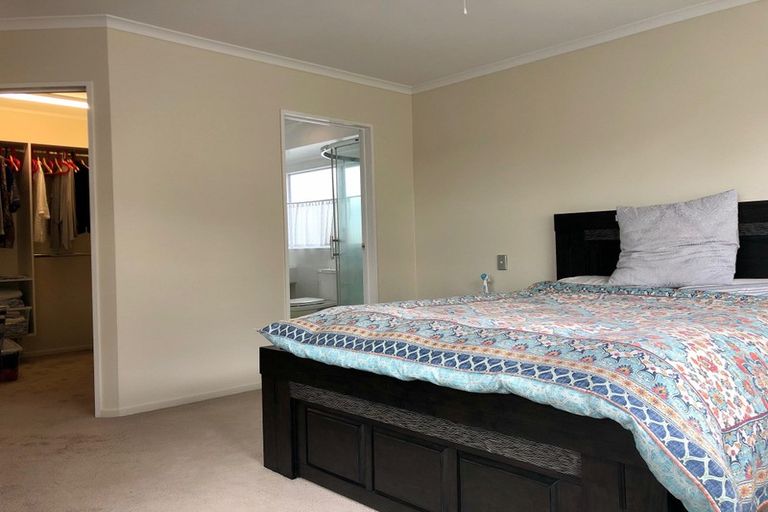 Photo of property in 12 Naul Place, East Tamaki Heights, Auckland, 2016