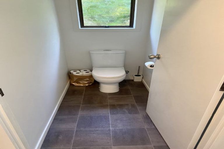 Photo of property in 68 Bruce Mclaren Road, Henderson, Auckland, 0612