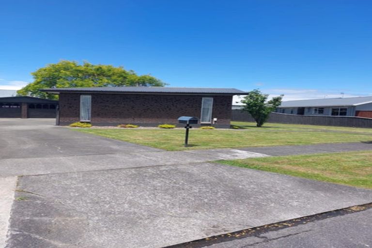 Photo of property in 42 Acacia Street, Kelvin Grove, Palmerston North, 4414