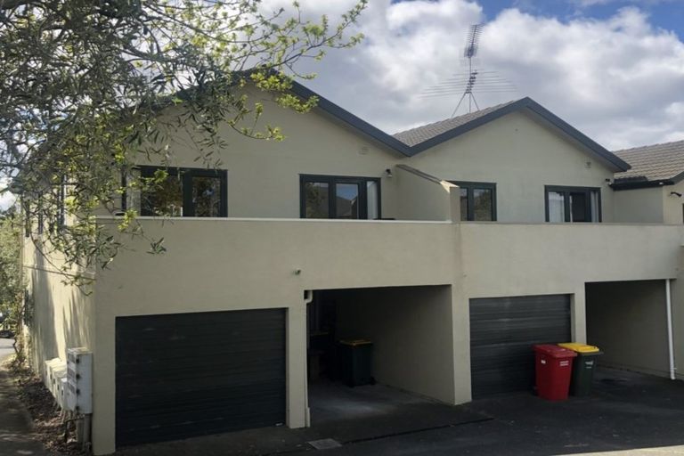 Photo of property in 14/3 Orwell Road, Greenhithe, Auckland, 0632