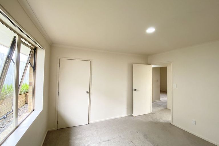 Photo of property in 37 Nimstedt Avenue, Oteha, Auckland, 0632