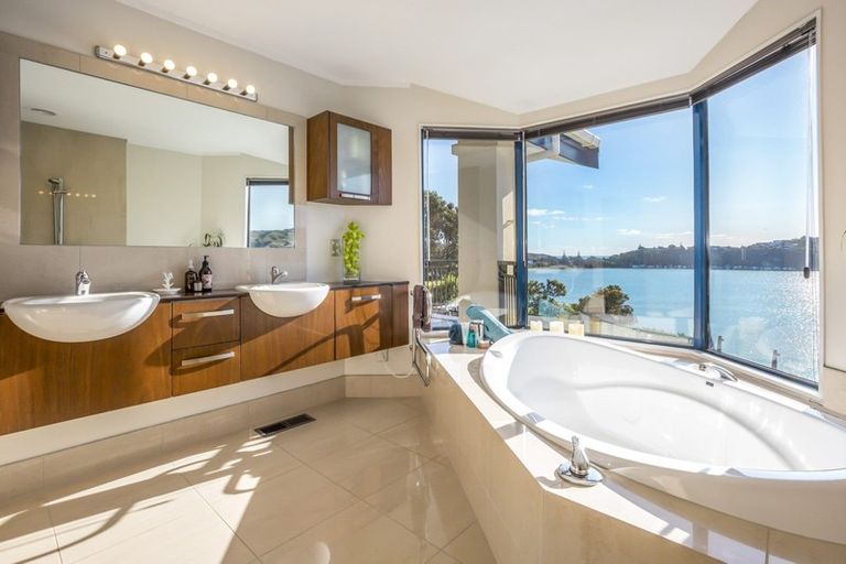 Photo of property in 15a Seaview Road, Paremata, Porirua, 5024