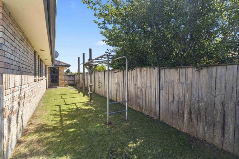 Photo of property in 41 Breaker Grove, Waiuku, 2123
