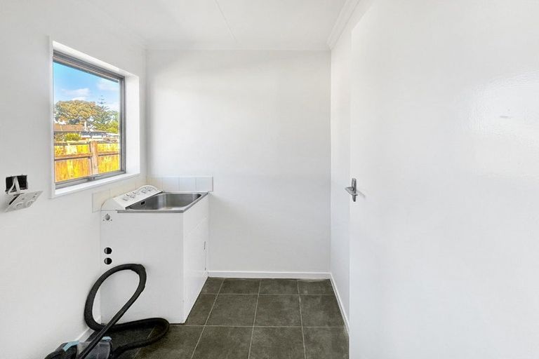 Photo of property in 11 Colonial Place, Kelvin Grove, Palmerston North, 4414