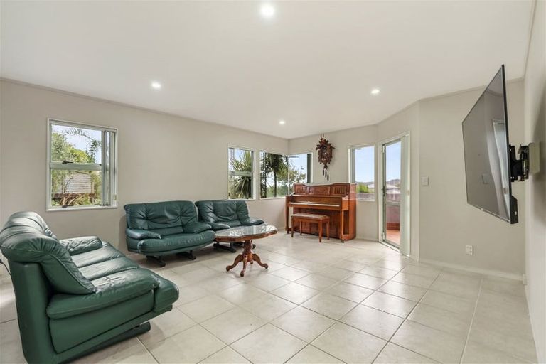 Photo of property in 13 Redfern Lane, Glenfield, Auckland, 0629