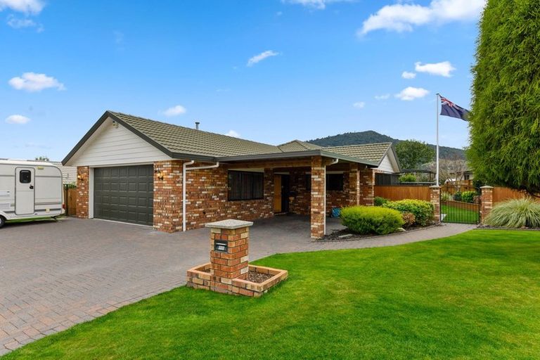 Photo of property in 4 Mccahon Drive, Pukehangi, Rotorua, 3015