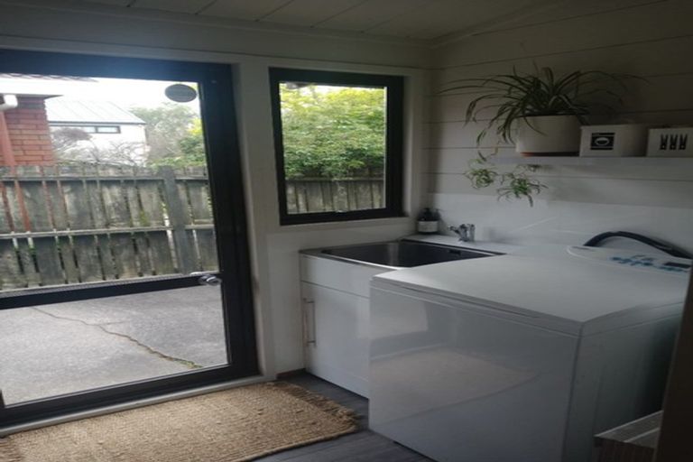 Photo of property in 17 Chablis Place, Henderson, Auckland, 0612