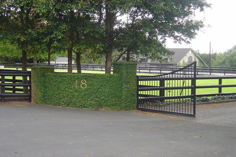 Photo of property in 48 Tawa Road, Kumeu, 0891