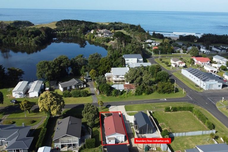 Photo of property in 9 Domett Street, Opunake, 4616