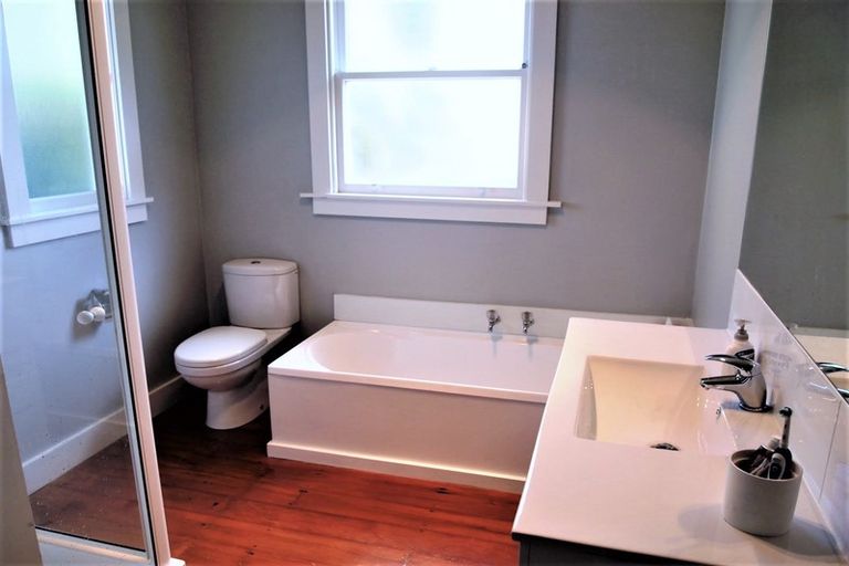 Photo of property in 140 Titirangi Road, New Lynn, Auckland, 0600