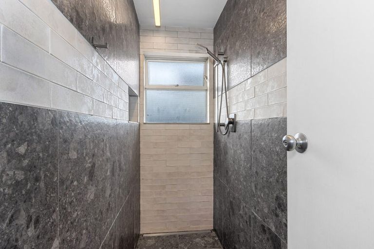 Photo of property in 18 Oakfield Street, Burnside, Christchurch, 8053