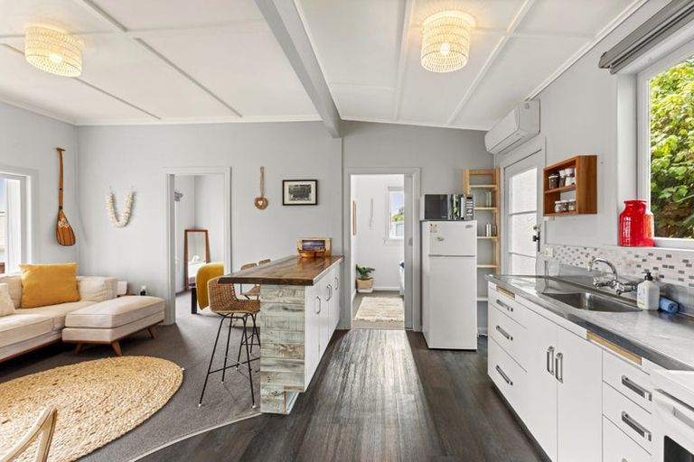 Photo of property in 49b Wallis Street, Raglan, 3225