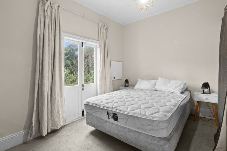 Photo of property in 19 Milton Road, Bluff Hill, Napier, 4110