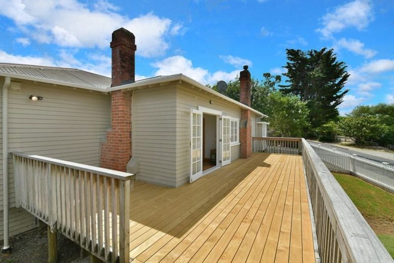Photo of property in 72 Garfield Road, Helensville, 0800