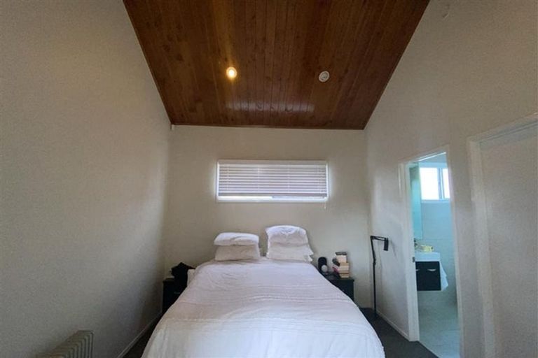 Photo of property in 66 Tauhinu Road, Greenhithe, Auckland, 0632