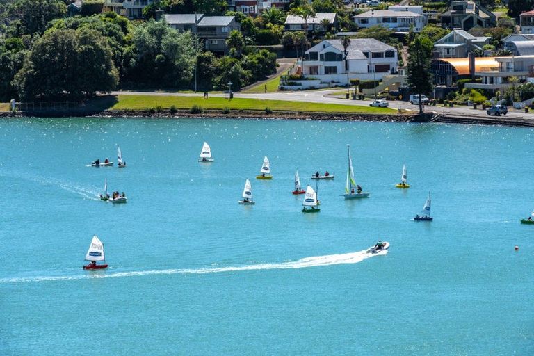 Photo of property in 33 Takutai Avenue, Half Moon Bay, Auckland, 2012