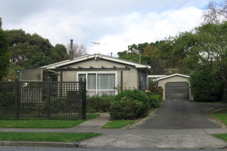 Photo of property in 16 Puriri Road, Waikanae, 5036