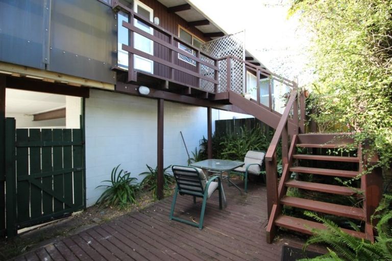 Photo of property in 1/6 Bond Crescent, Forrest Hill, Auckland, 0620