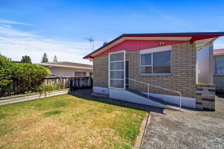 Photo of property in 14 Huatoki Street, Vogeltown, New Plymouth, 4310