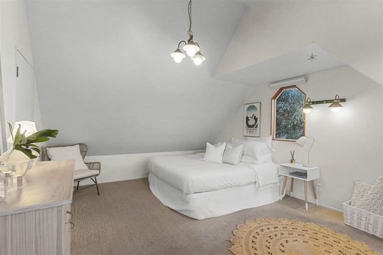 Photo of property in 1/51 Aeroview Drive, Beach Haven, Auckland, 0626