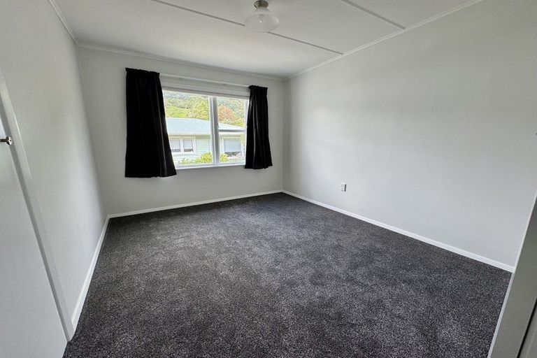 Photo of property in 5 Reid Road, Wainuiomata, Lower Hutt, 5014