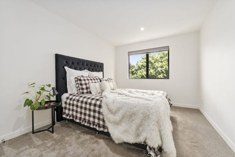 Photo of property in 5b Beach Road, Te Atatu Peninsula, 0610