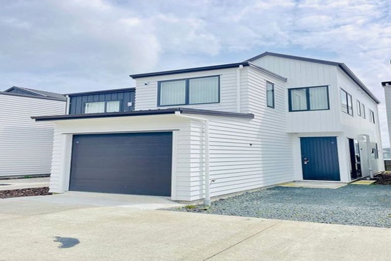 Photo of property in 28 Parahau Road, Papakura, 2110