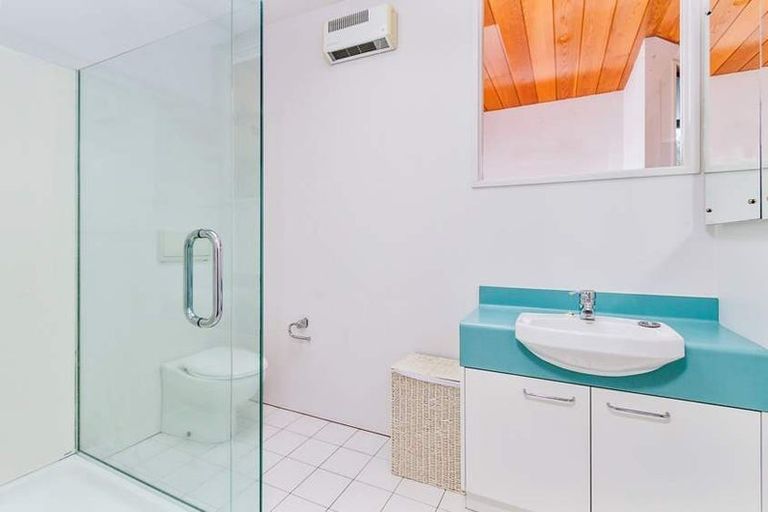 Photo of property in 4 Graceview Way, West Harbour, Auckland, 0618