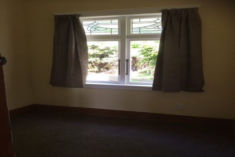 Photo of property in 100 Mortimer Terrace, Brooklyn, Wellington, 6021