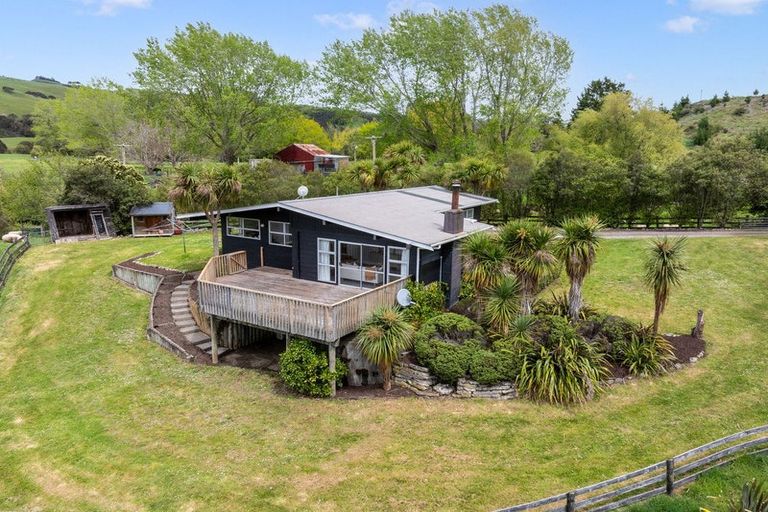 Photo of property in 307 Ruakokoputuna Road, Ruakokoputuna, Martinborough, 5781