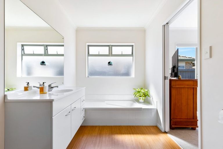 Photo of property in 19 Francis Skinner Place, Orewa, 0931