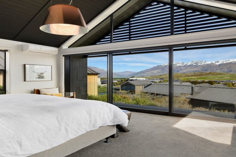 Photo of property in 17 Falconer Rise, Jacks Point, Queenstown, 9371