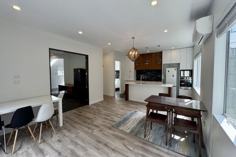 Photo of property in 31a Wairau Road, Forrest Hill, Auckland, 0627