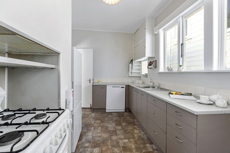 Photo of property in 167a Sutherland Road, Lyall Bay, Wellington, 6022