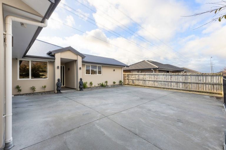 Photo of property in 4 Cyprus Place, Fitzherbert, Palmerston North, 4410