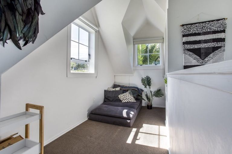 Photo of property in 37 Makiri Street, Helensville, 0800