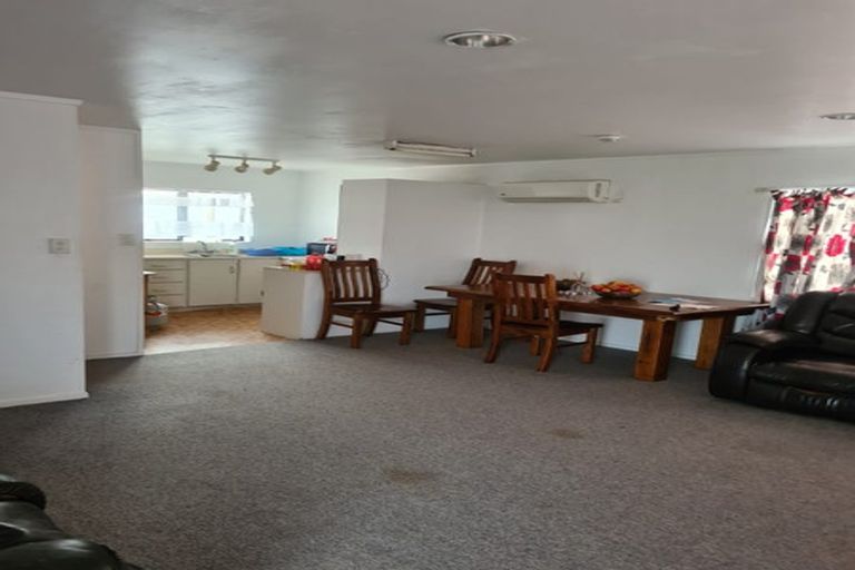 Photo of property in 72 Maplesden Drive, Clendon Park, Auckland, 2103