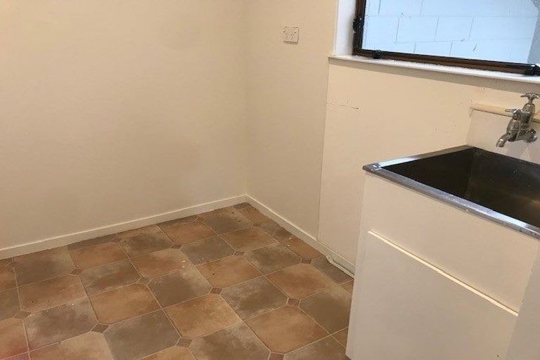 Photo of property in 12a Prince Regent Drive, Half Moon Bay, Auckland, 2012