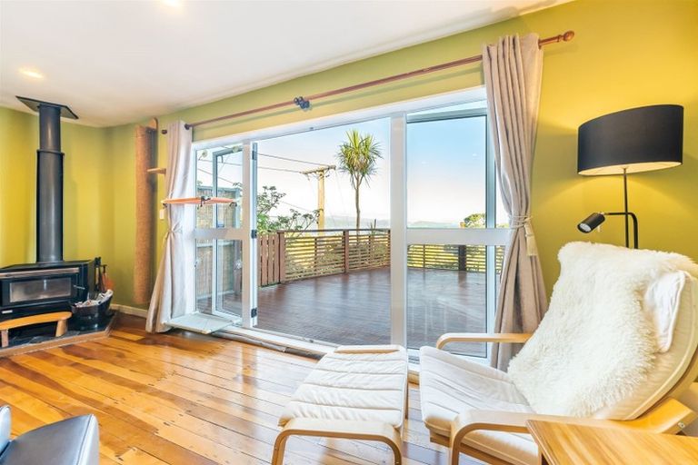 Photo of property in 40 Akatea Road, Korokoro, Lower Hutt, 5012