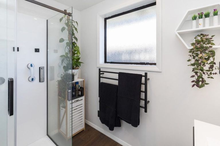 Photo of property in 3 Clipper Place, Redwood, Christchurch, 8051