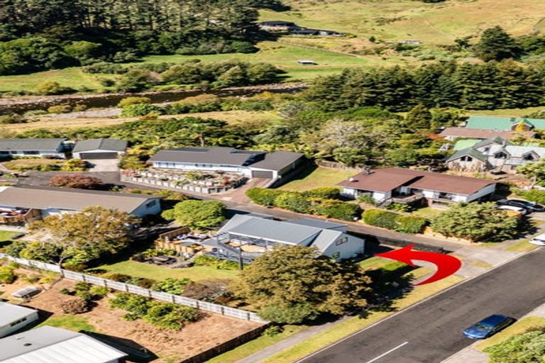 Photo of property in 3 Lindaver Grove, Merrilands, New Plymouth, 4312