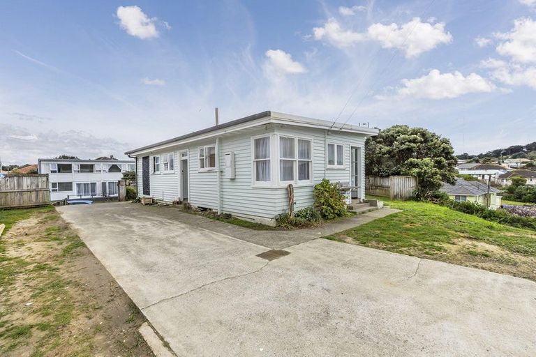 Photo of property in 1 Morere Street, Titahi Bay, Porirua, 5022
