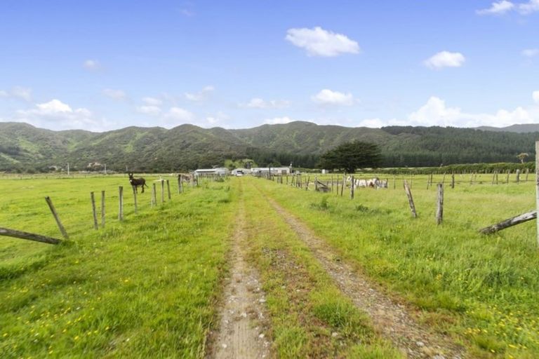 Photo of property in 104 Upper Fitzherbert Road, Wainuiomata, 5373