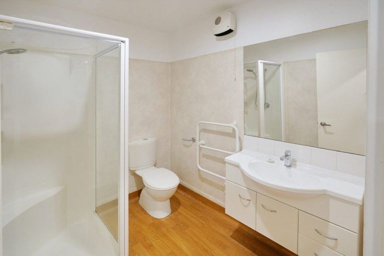 Photo of property in 17b Athol Terrace, Upper Riccarton, Christchurch, 8041